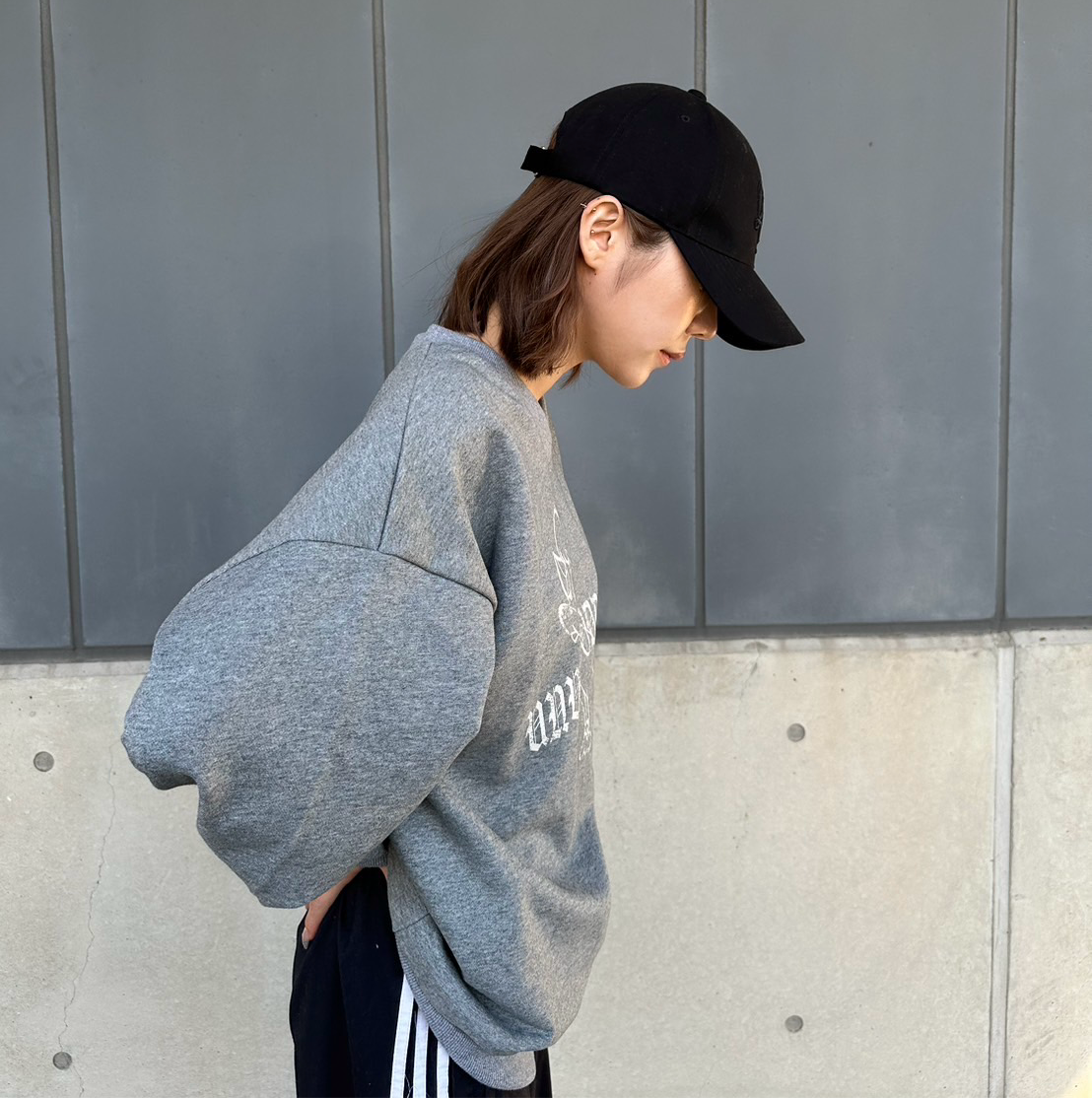 Dea graphic sweat ブルー Dea graphic sweat ブルー Embroidered Beach Icons Graphic