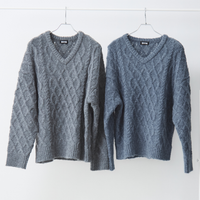 V-neck knit tops