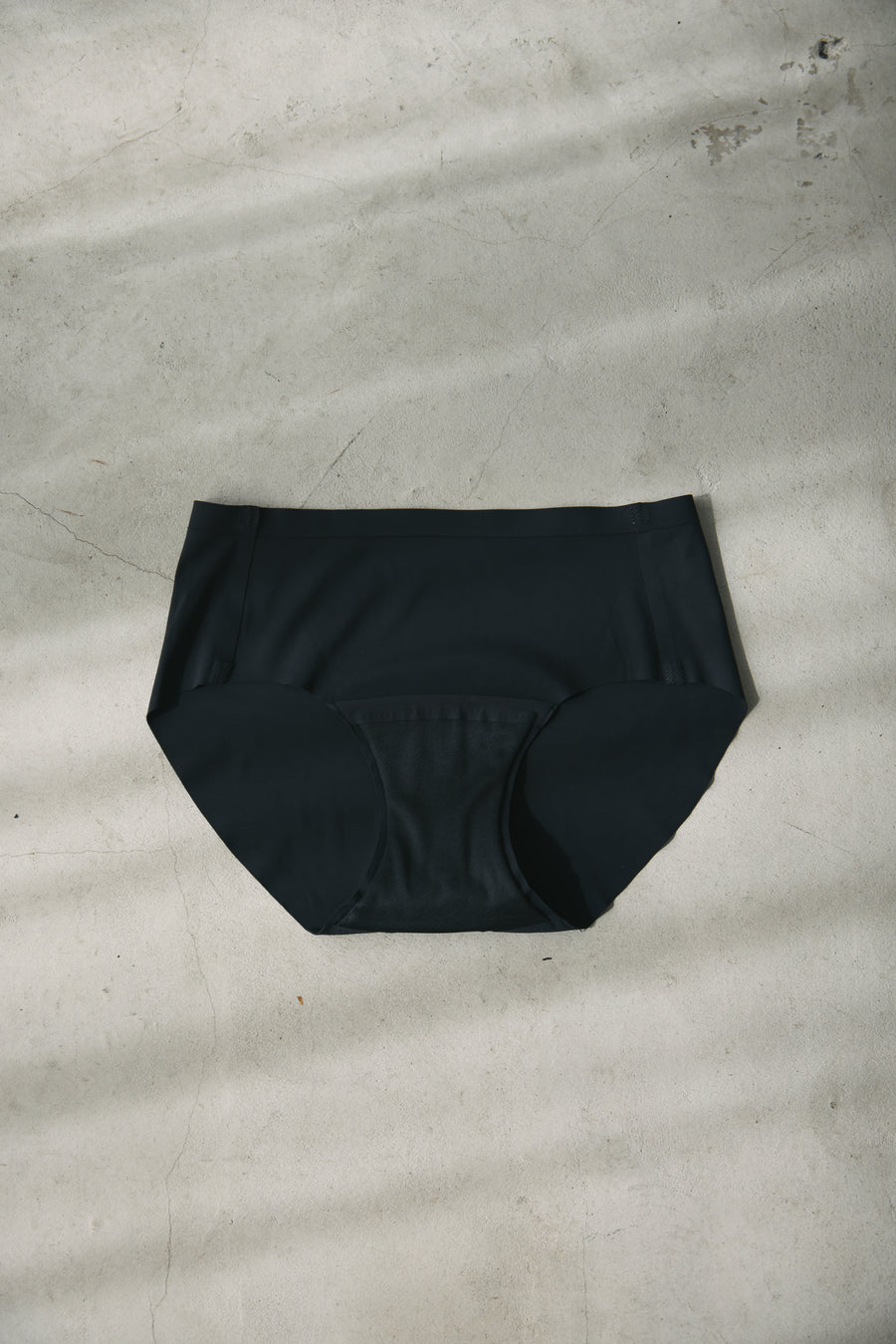 Seamless sanitary shorts