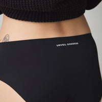 Seamless sanitary shorts